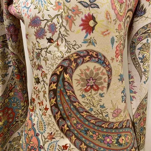 Excellent Etro Cream and Brown Paisley Graphic Fitted Silk Sweater Size 38 Small - Picture 2 of 8